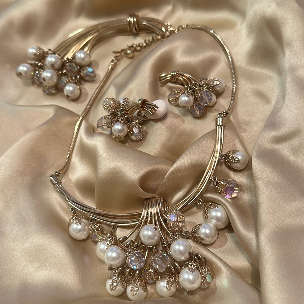 Vintage Bergere Pardue w/Necklace,Brooch,Clip Earrings EUC